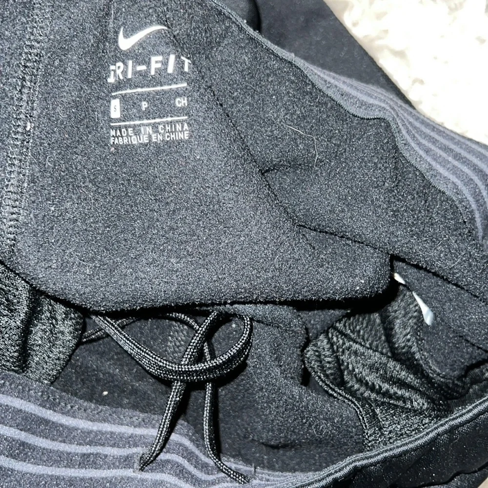 Like new Nike dri fit black pants with pockets
